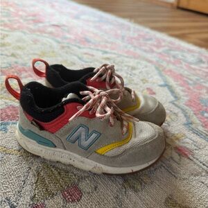 997H Toddler 'Sea Salt Wax Blue
Size 9US